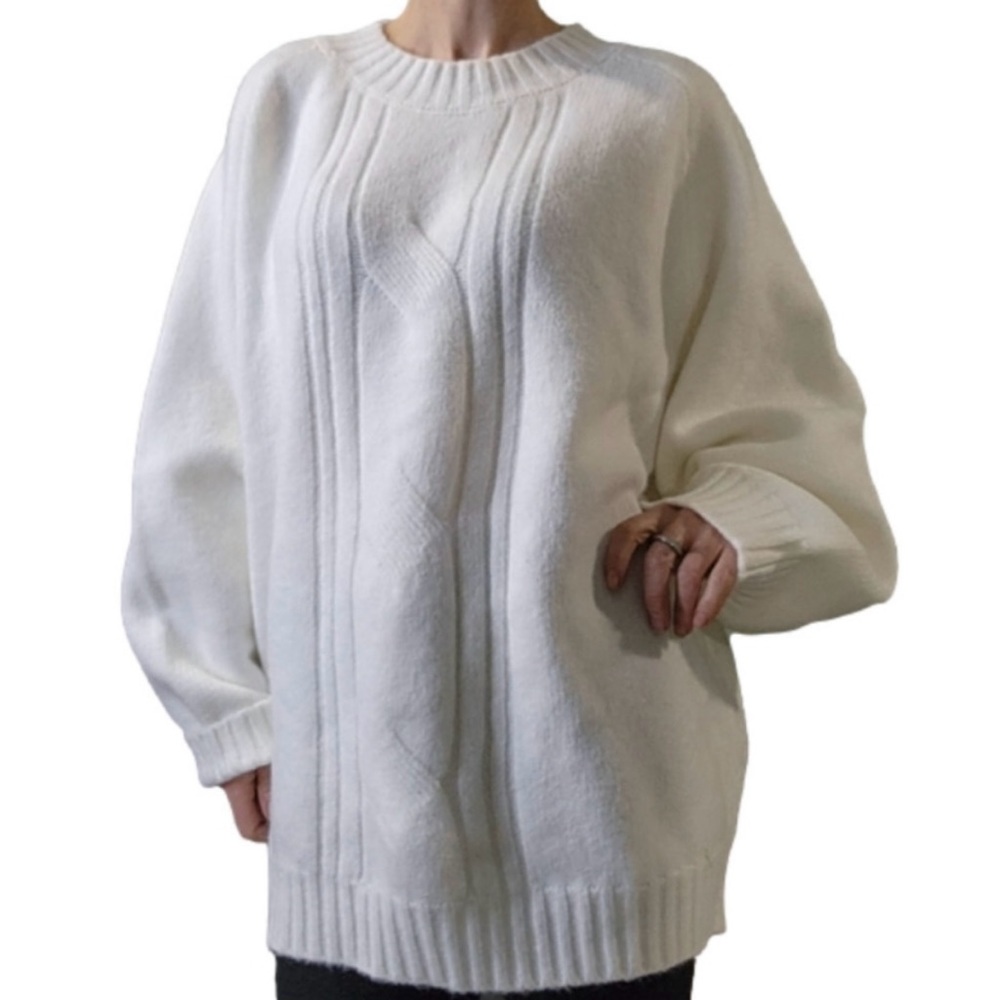 NWT size Large Oversized knit sweater White color KITTENISH